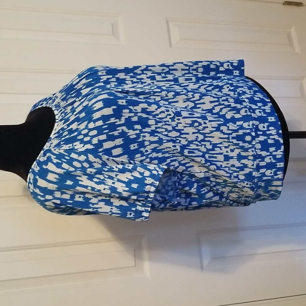 Scoop neck, drapey fabric that flatters all shapes - Picture 4 of 5